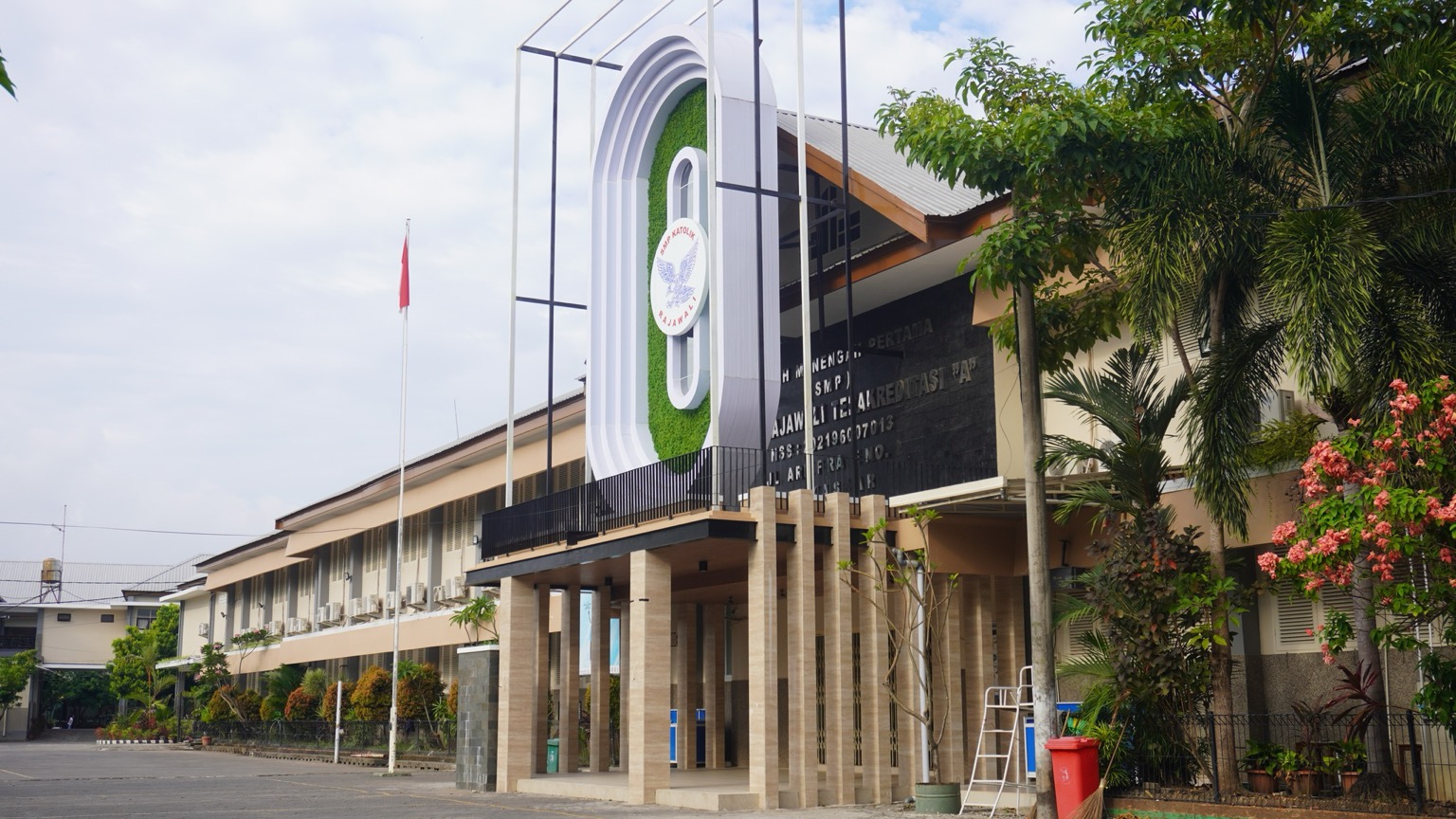  Sekolah
